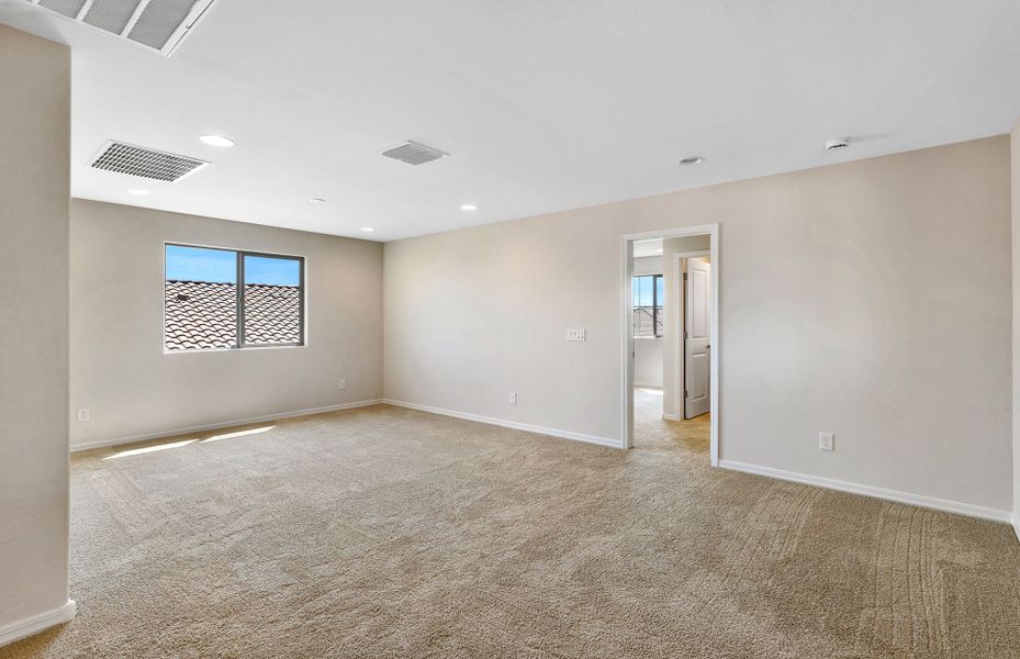 Spacious, unfurnished interior of a new home in El Rancho Santa Rosa, Maricopa (Image 21).