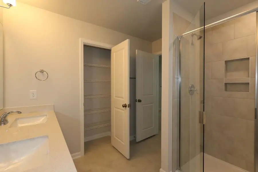 Owner's Bathroom Owner's Bathroom