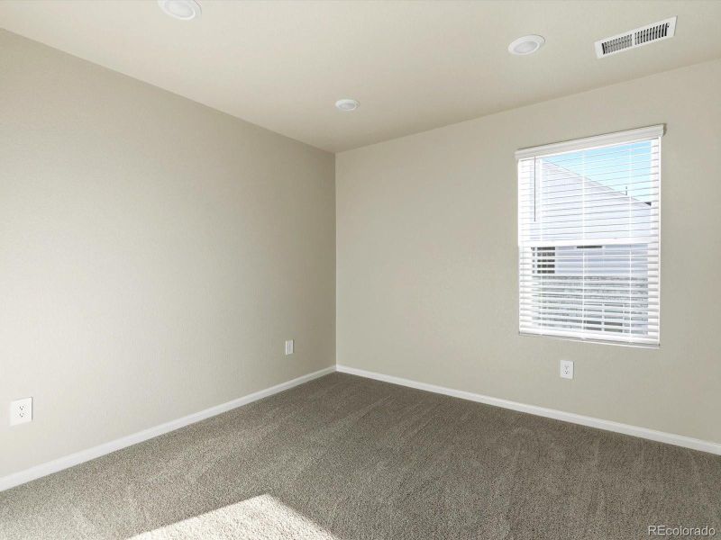 Spacious, unfurnished interior of a new home in , Aurora (Image 15).