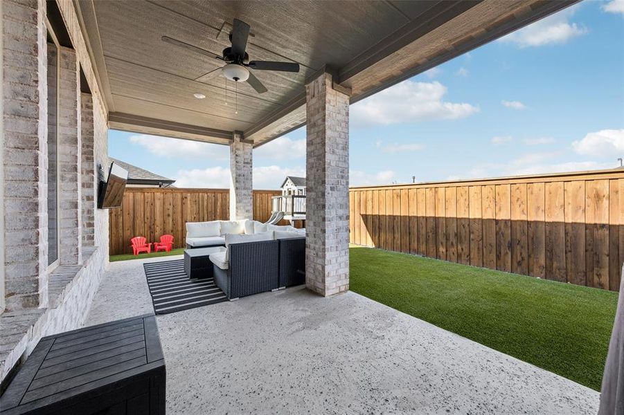 Exterior details and patio area of a home in Stoneridge, Melissa (Image 25).