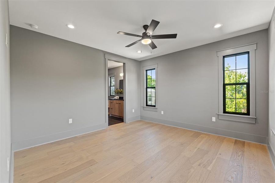 Spacious, unfurnished interior of a new home in , Tampa (Image 69).