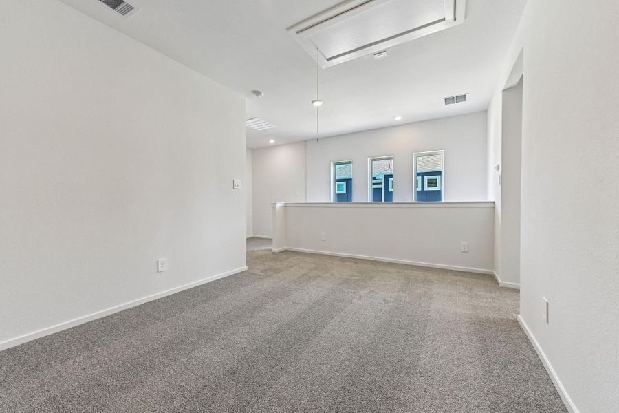 Spacious, unfurnished interior of a new home in Kemah Crossing - City Series, Kemah (Image 34).