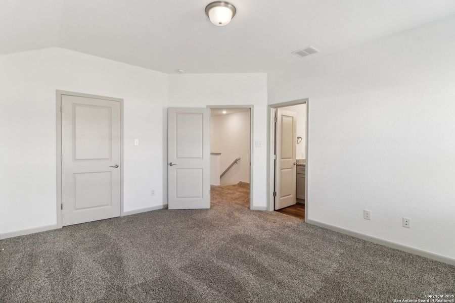 Spacious, unfurnished interior of a new home in , San Antonio (Image 20).