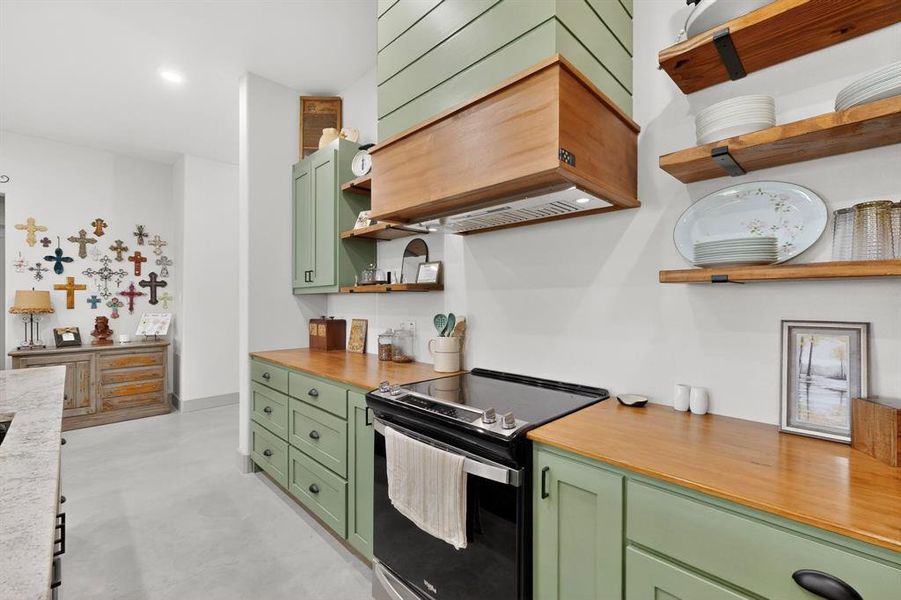 Furnished interior view inside a new home in , Whitewright (Image 32).