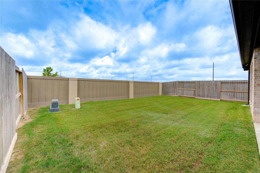 Exterior details and patio area of a home in Cross Creek West, Fulshear (Image 28).