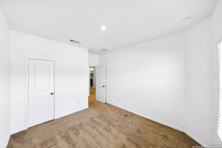 Spacious, unfurnished interior of a new home in , Bulverde (Image 31).