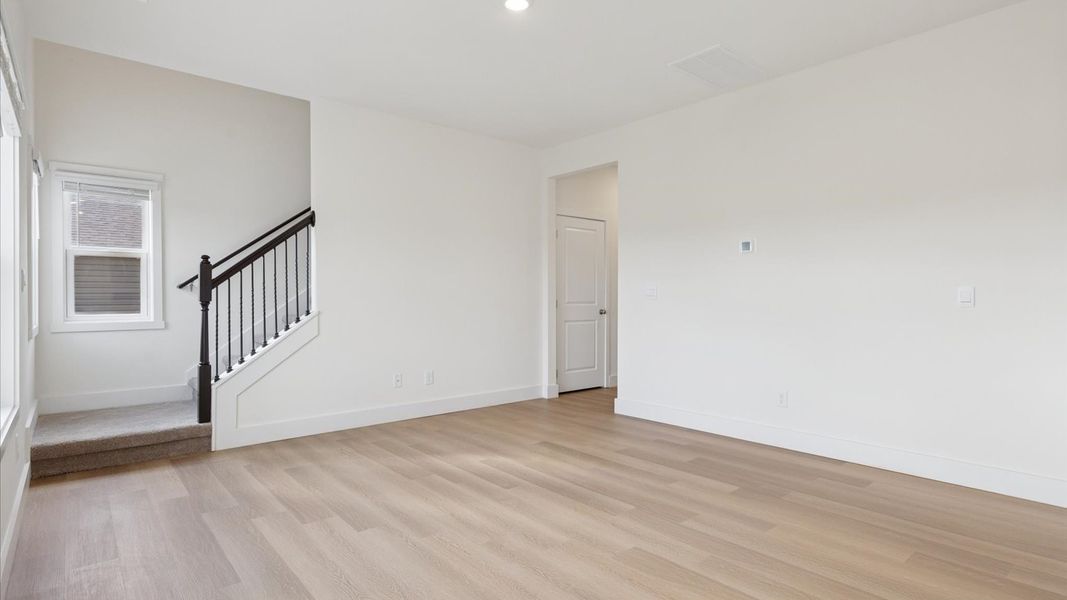 Spacious, unfurnished interior of a new home in Millstone Village, Morristown (Image 9).