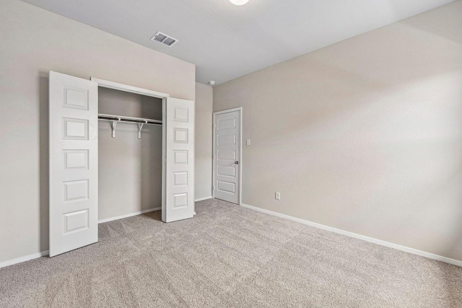 Spacious, unfurnished interior of a new home in Cloverleaf, Austin (Image 18).