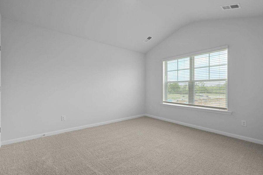 Spacious, unfurnished interior of a new home in Carolina Groves, Moncks Corner (Image 19).