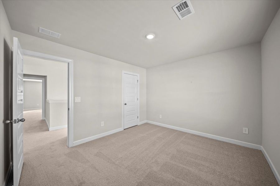 Spacious, unfurnished interior of a new home in Shiloh Valley, Piedmont (Image 19).