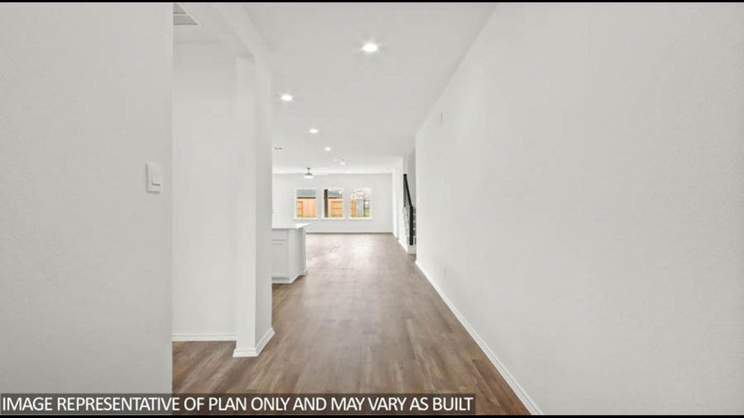 Spacious, unfurnished interior of a new home in Silverthorne, Conroe (Image 13). Spacious, unfurnished interior of a new home in Silverthorne, Conroe (Image 13).