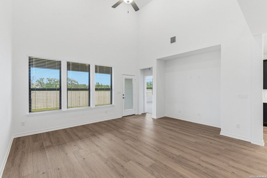 Spacious, unfurnished interior of a new home in Lily Springs, Seguin (Image 22).