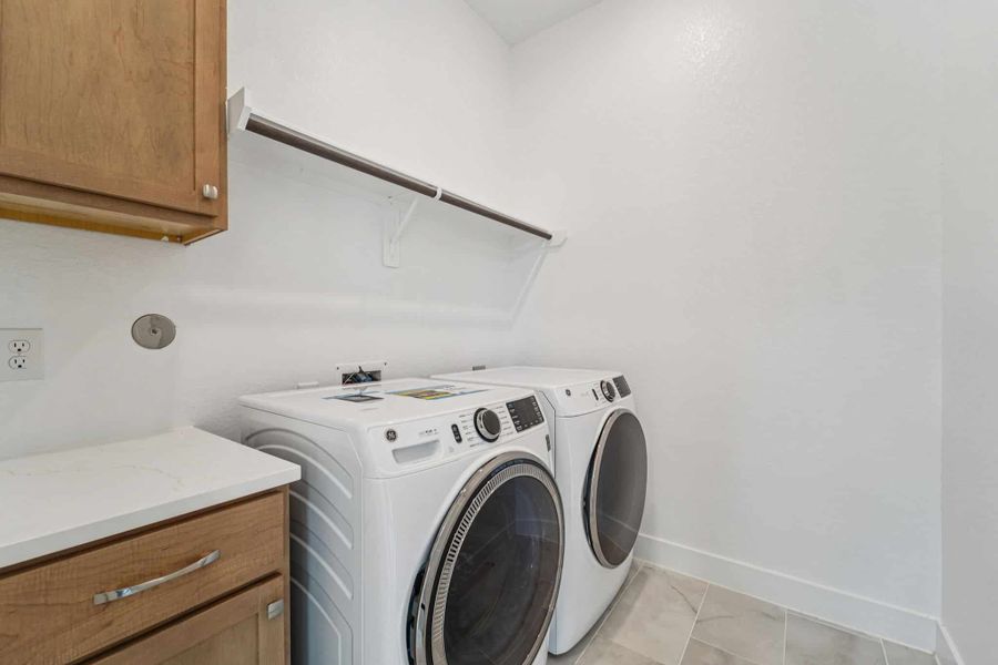 Representative interior finishes for a home built from the Lauren by Chesmar Homes in Nolina, Georgetown (Image 8).