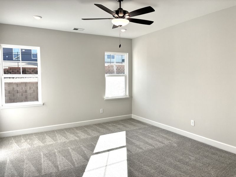 Spacious, unfurnished interior of a new home in Holly Ridge, Greenville (Image 12).