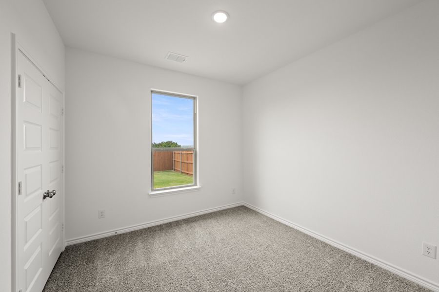 Spacious, unfurnished interior of a new home in Baker Farms, Cleburne (Image 25).