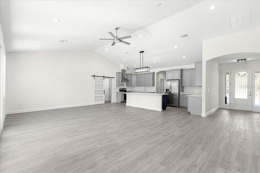 Spacious, unfurnished interior of a new home in , Dunnellon (Image 32).