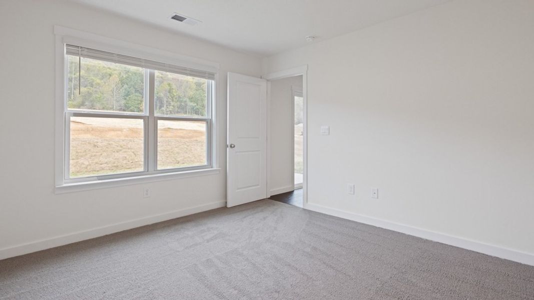 Spacious, unfurnished interior of a new home in Emory Creek, Harriman (Image 18).