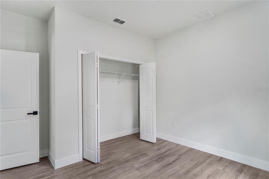 Spacious, unfurnished interior of a new home in , Citrus Springs (Image 32).