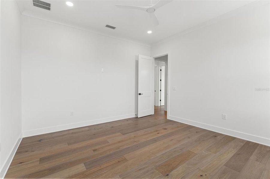 Spacious, unfurnished interior of a new home in , Tampa (Image 37).