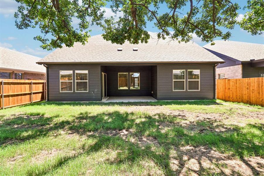 Exterior details and patio area of a home in Stella Hills, Denton (Image 21).