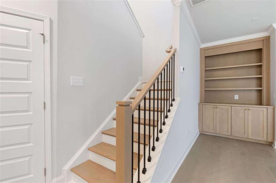 Spacious, unfurnished interior of a new home in , Athens (Image 24).