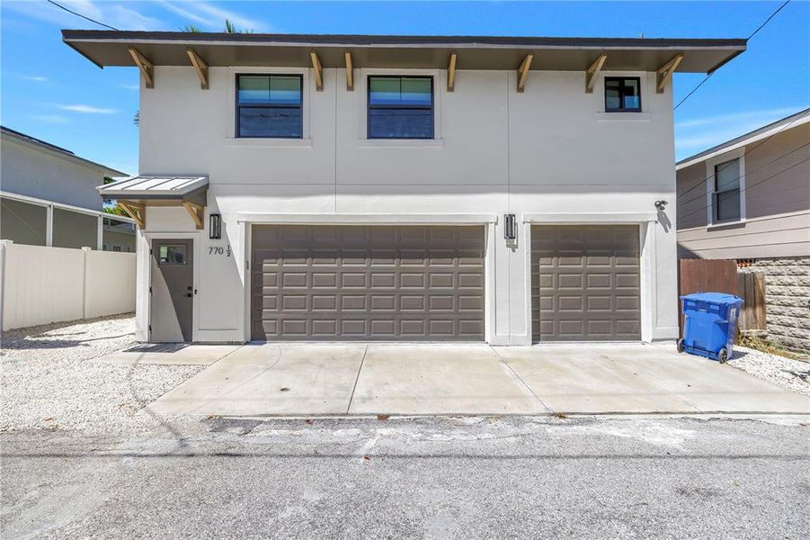 Exterior details and patio area of a home in , St. Petersburg (Image 30).