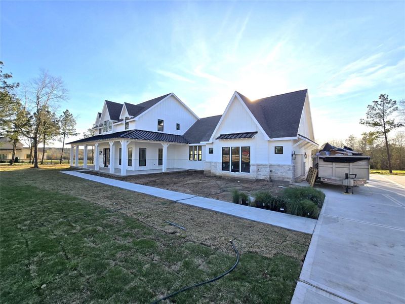 Welcome to 15408 - 4 bed with 4.5 bath, office or game room, two story home with 3 -4 car garage, separate dining room with butlers pantry to kitchen, walk in pantry, covered back patio.