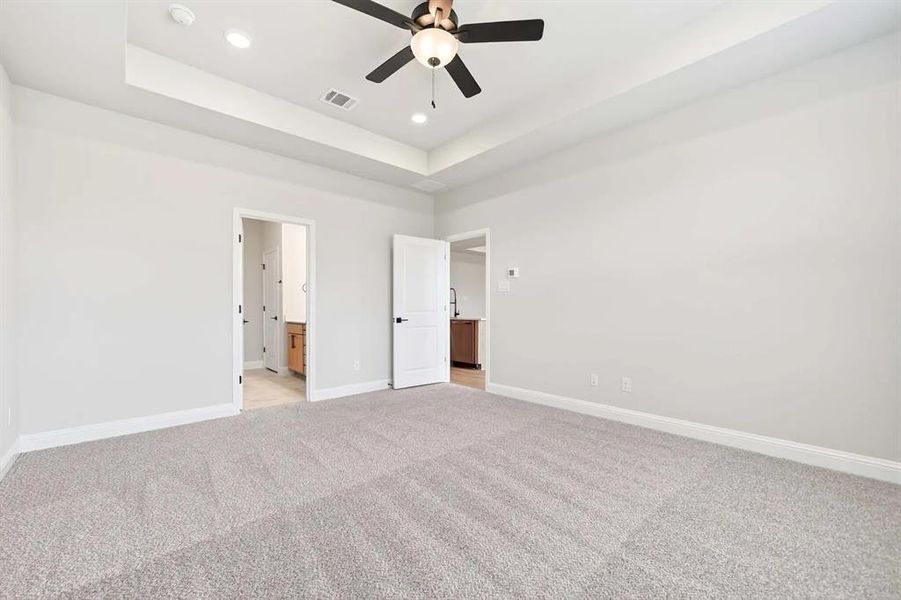 Spacious, unfurnished interior of a new home in Heartland, Heartland (Image 29).