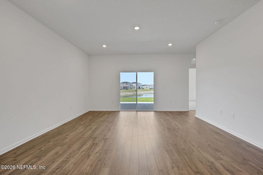 Spacious, unfurnished interior of a new home in Diamond Springs, Jacksonville (Image 30).
