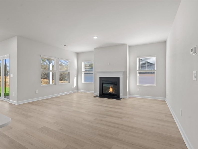 Spacious, unfurnished interior of a new home in Creek Ridge - Signature Collection, Spartanburg (Image 8).