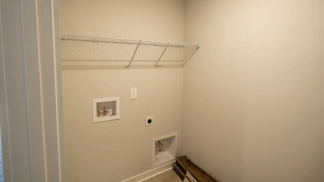 Spacious, unfurnished interior of a new home in Walnut Ridge, Lebanon (Image 29).