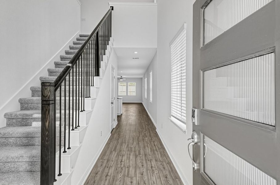Spacious, unfurnished interior of a new home in Sunfield, Buda (Image 23).
