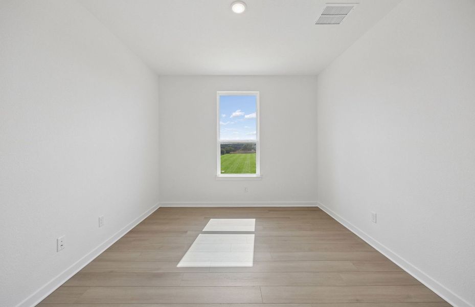 Spacious, unfurnished interior of a new home in Crescent Bluff, Georgetown (Image 22).