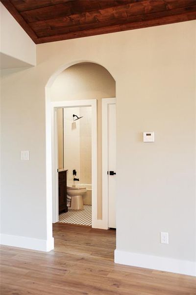 Spacious, unfurnished interior of a new home in , Bonham (Image 19).
