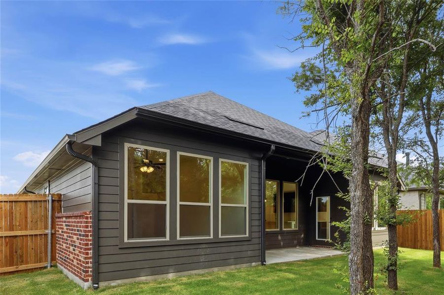 Exterior details and patio area of a home in Meadow Lakes, Fort Worth (Image 4).