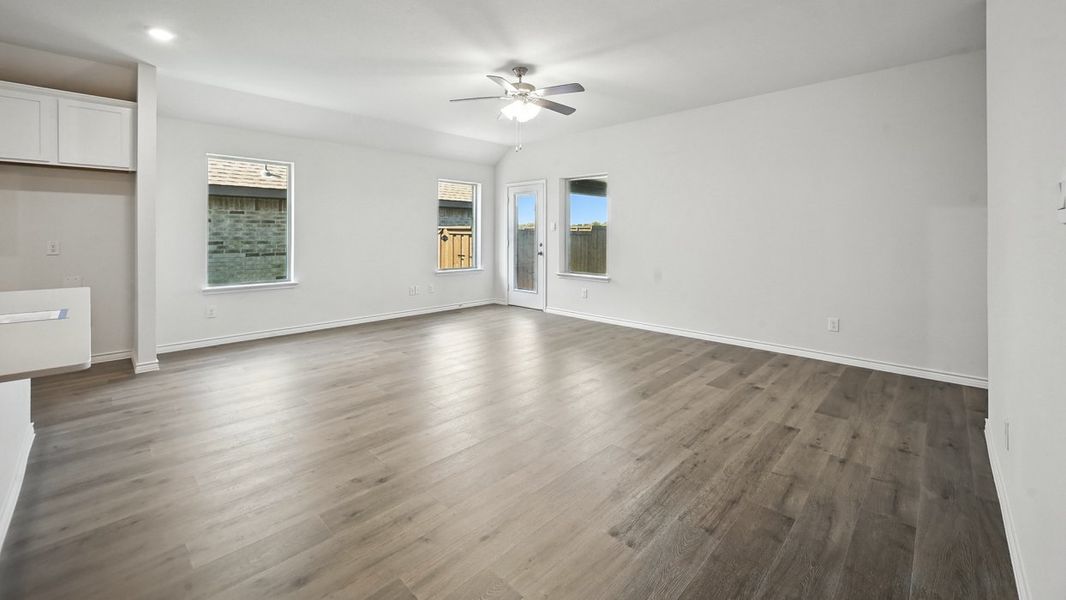 Spacious, unfurnished interior of a new home in Windchime, Celina (Image 5).