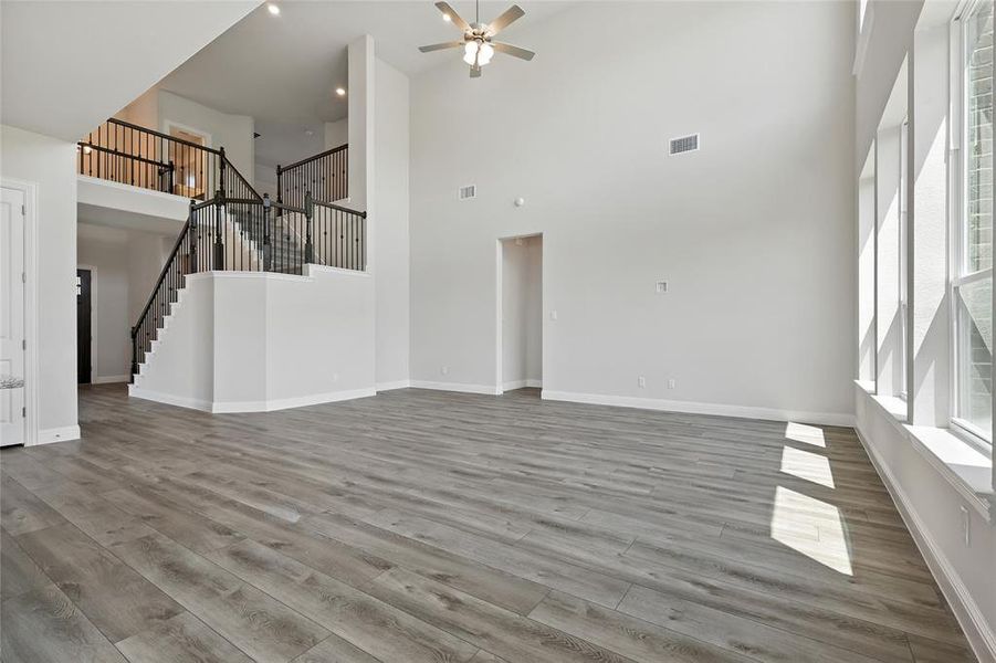 Spacious, unfurnished interior of a new home in Ridge Crossing, Waxahachie (Image 24).