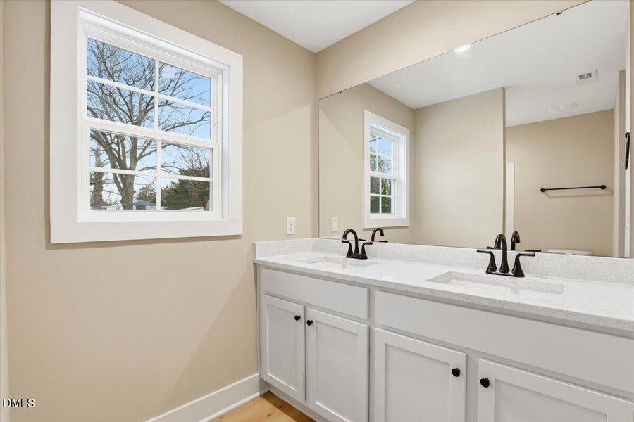 29-402 W James St-29 29-402 W James St-29