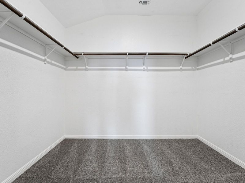 Spacious, unfurnished interior of a new home in Riverbend at Double Eagle - Reserve Collection, Cedar Creek (Image 10).