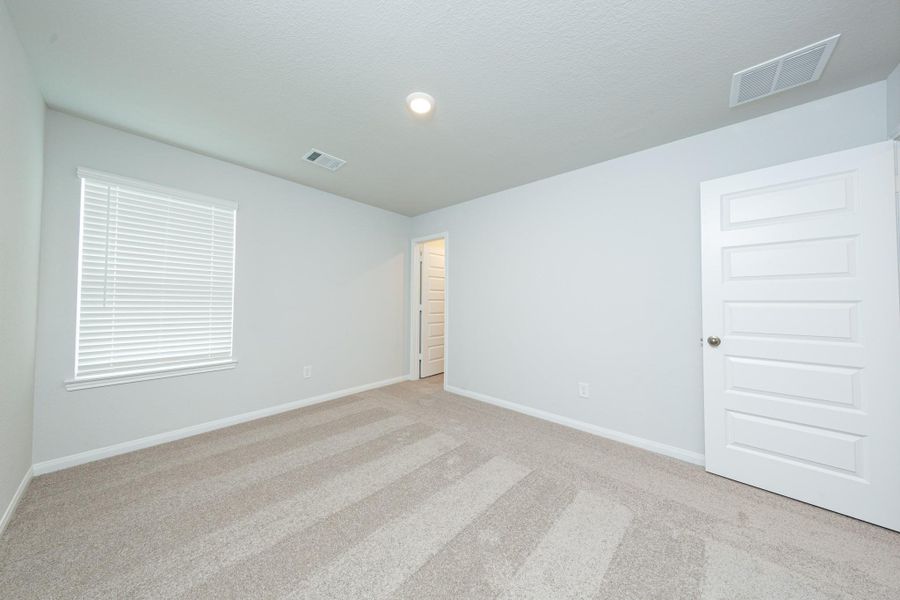 Spacious, unfurnished interior of a new home in River's Edge, Conroe (Image 10). Spacious, unfurnished interior of a new home in River's Edge, Conroe (Image 10).