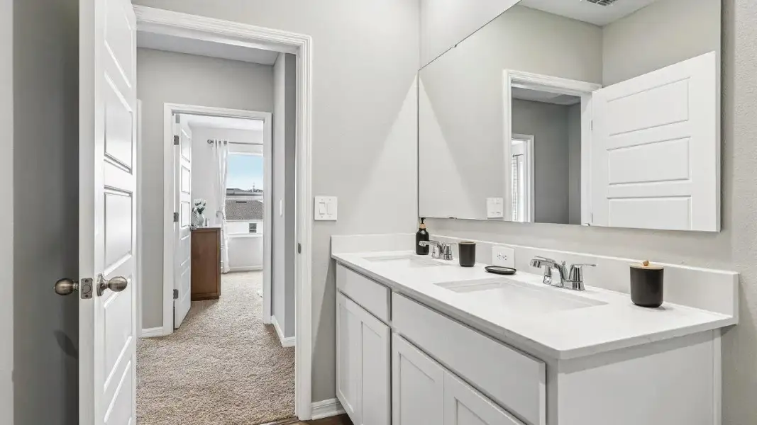Furnished interior view inside a new home in Hawthorne Ranch, Lakeland (Image 35).