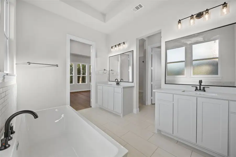 Furnished interior view inside a new home in Waterfall Ranch - 1 Acre Lots, Waxahachie (Image 5). Furnished interior view inside a new home in Waterfall Ranch - 1 Acre Lots, Waxahachie (Image 5).