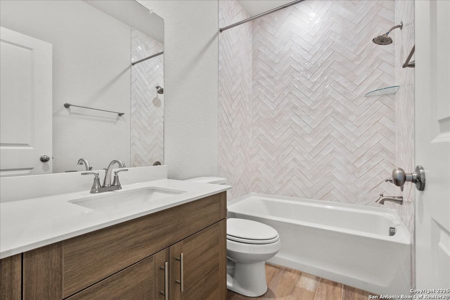 Furnished interior view inside a new home in Meyer Ranch, Canyon Lake (Image 14).