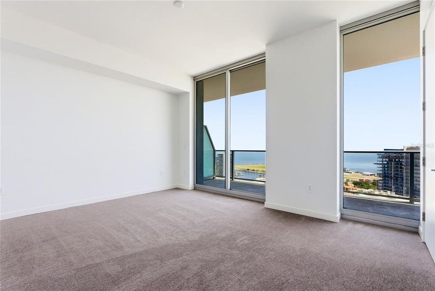 Spacious, unfurnished interior of a new home in , St. Petersburg (Image 15).