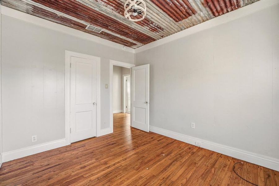 Spacious, unfurnished interior of a new home in , Stephenville (Image 20).