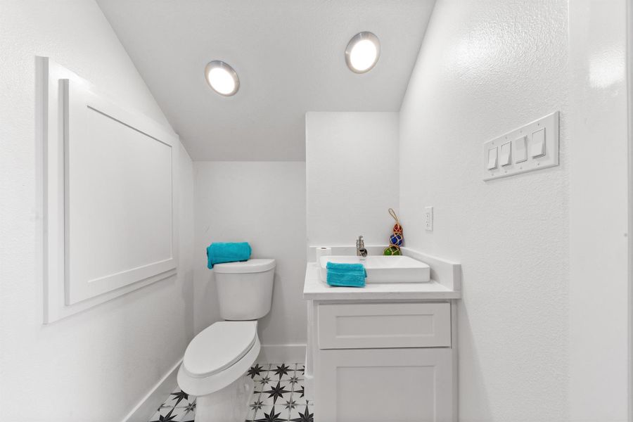 Studio/Bedroom #5 Full bathroom