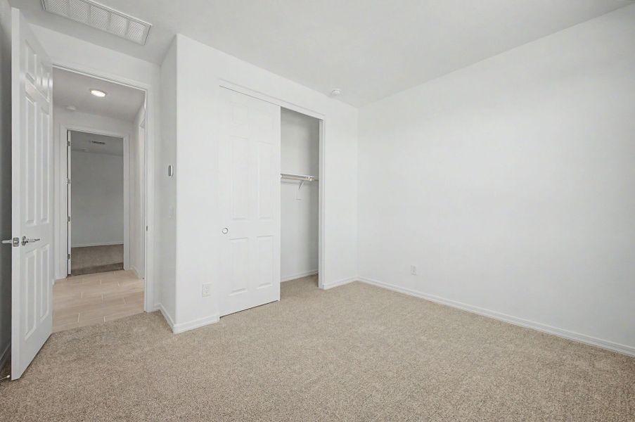 Spacious, unfurnished interior of a new home in Las Ventanas, Goodyear (Image 15).