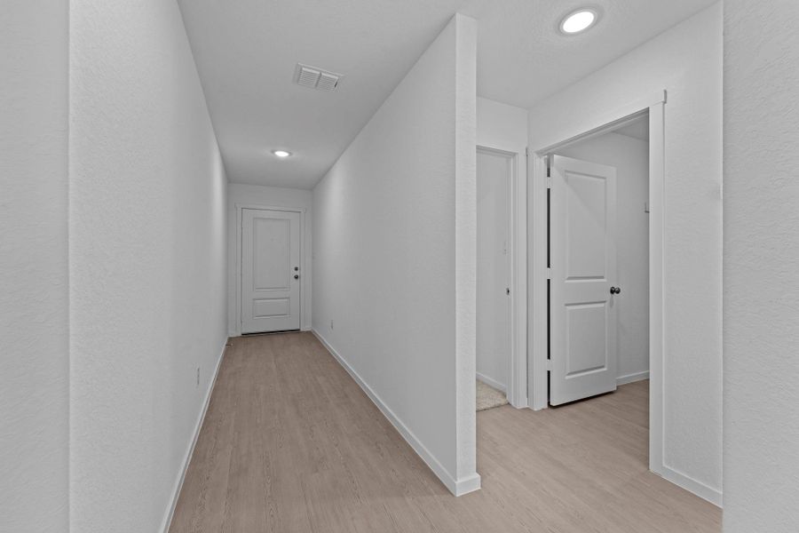 Spacious, unfurnished interior of a new home in Friendship Oaks, Fredericksburg (Image 10).