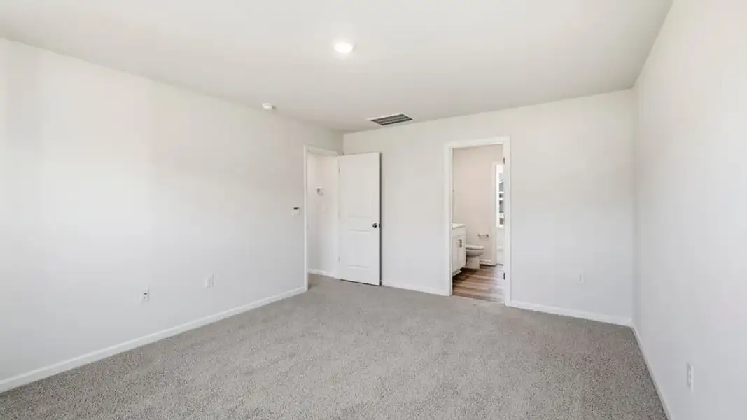 Spacious, unfurnished interior of a new home in Russell Place, Spartanburg (Image 34).