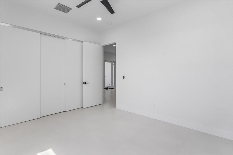 Spacious, unfurnished interior of a new home in , Pompano Beach (Image 19).